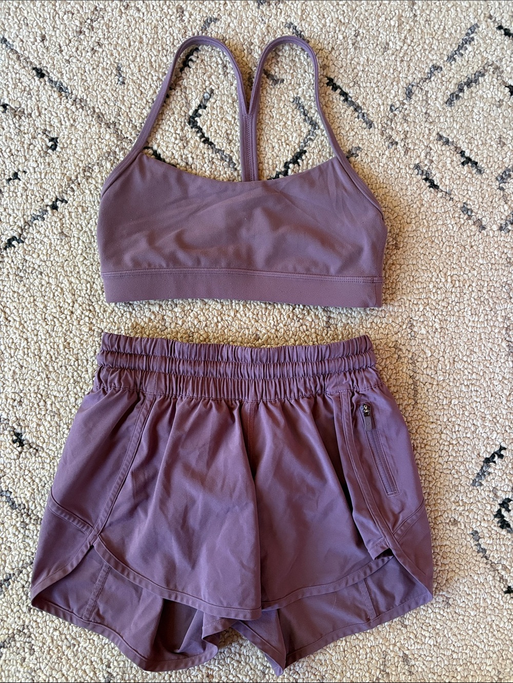 Lululemon set size 4 mauve Purple plum
